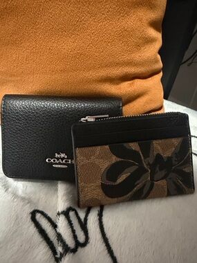 ✨ NWOT Coach Black Bow Leather Zip Wallet with Detachable Card Case